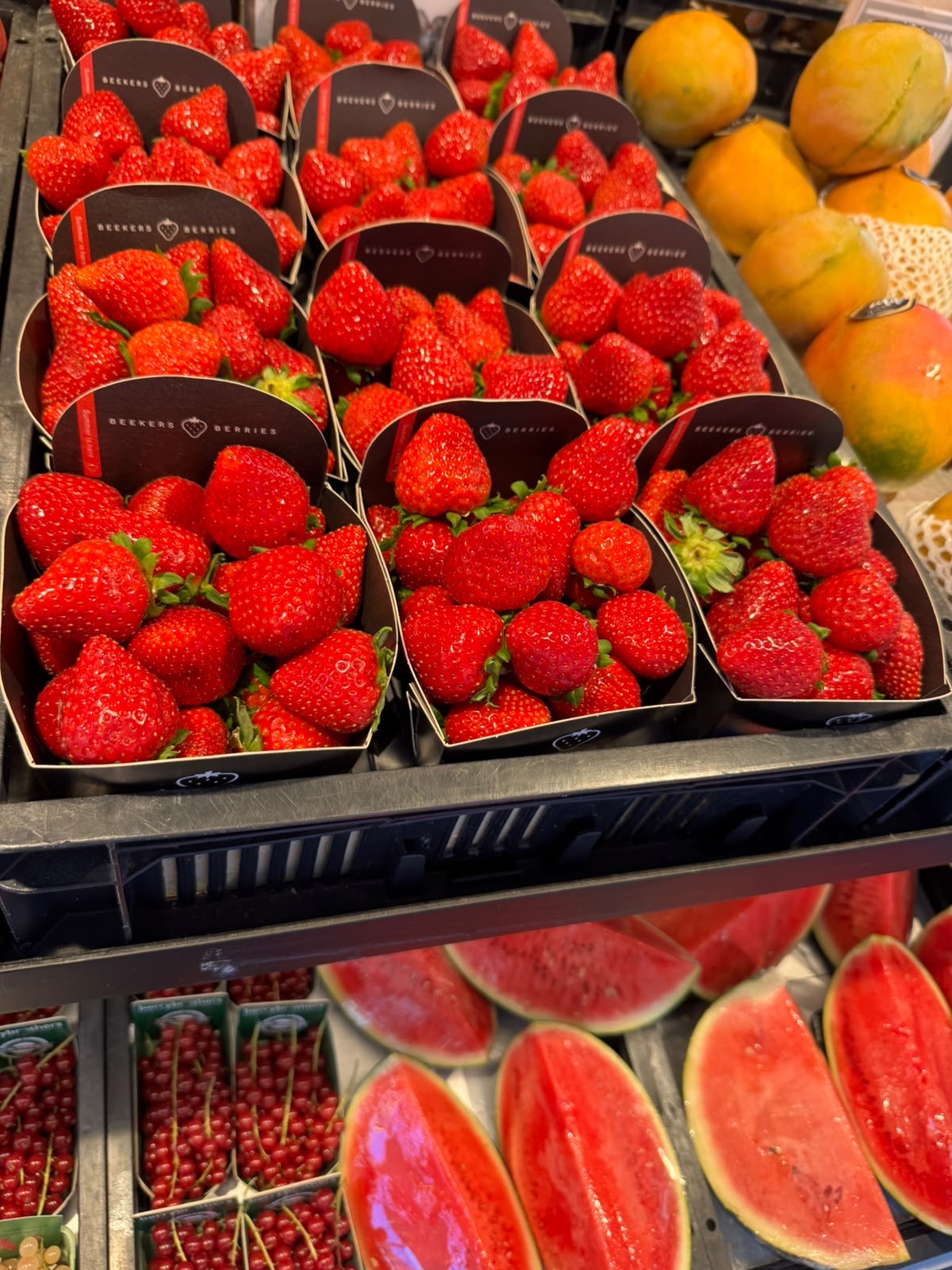 Verse aardbeien in bakjes